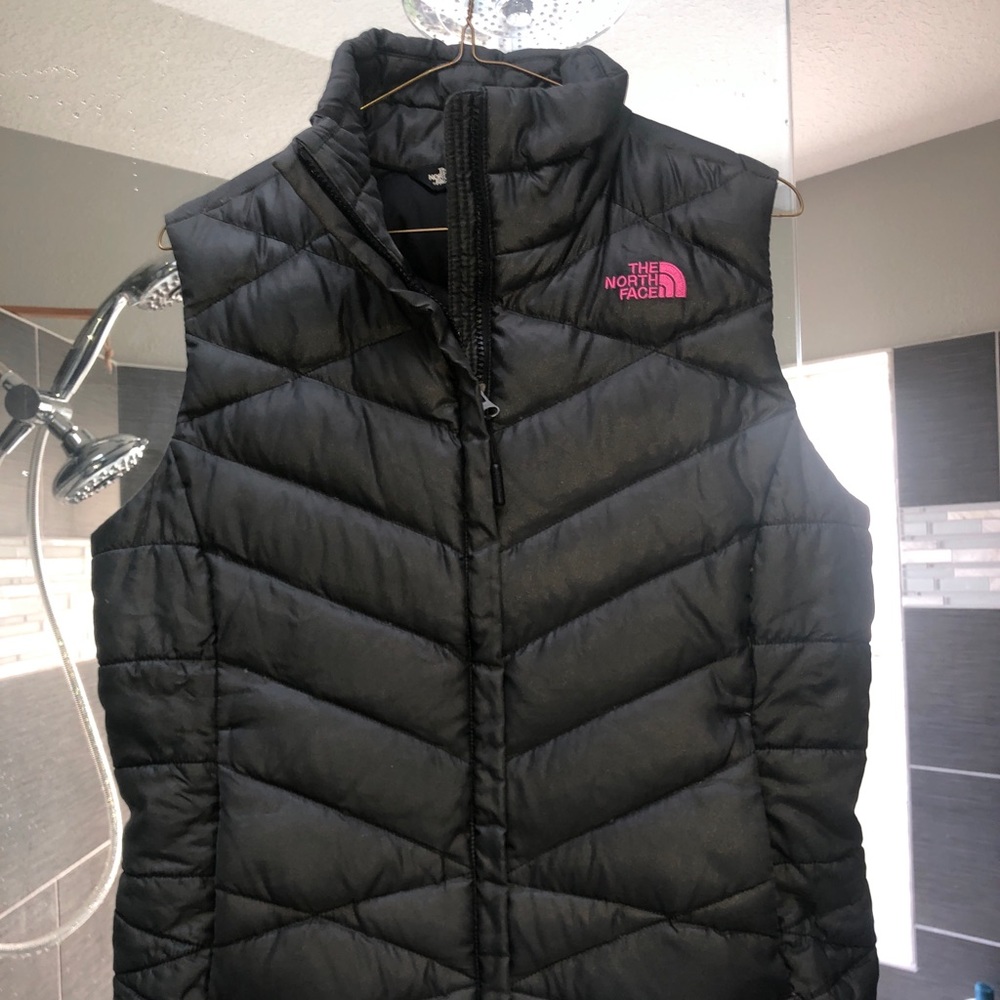 Black North face vest pink logo
